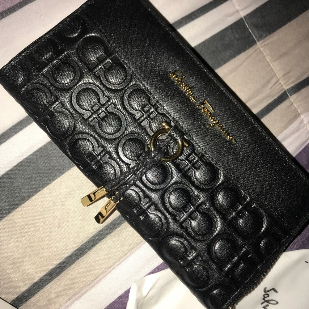 AUTHENTIC FERRAGAMO Wallet